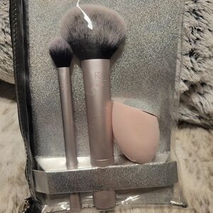 Real Techniques Makeup Brush Set with Sponge